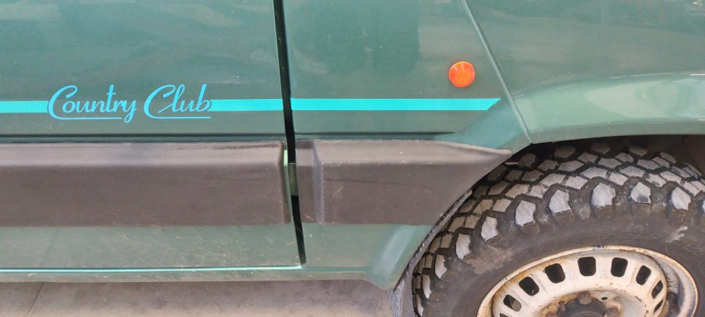 Adesivi prespaziati a Perugia per auto