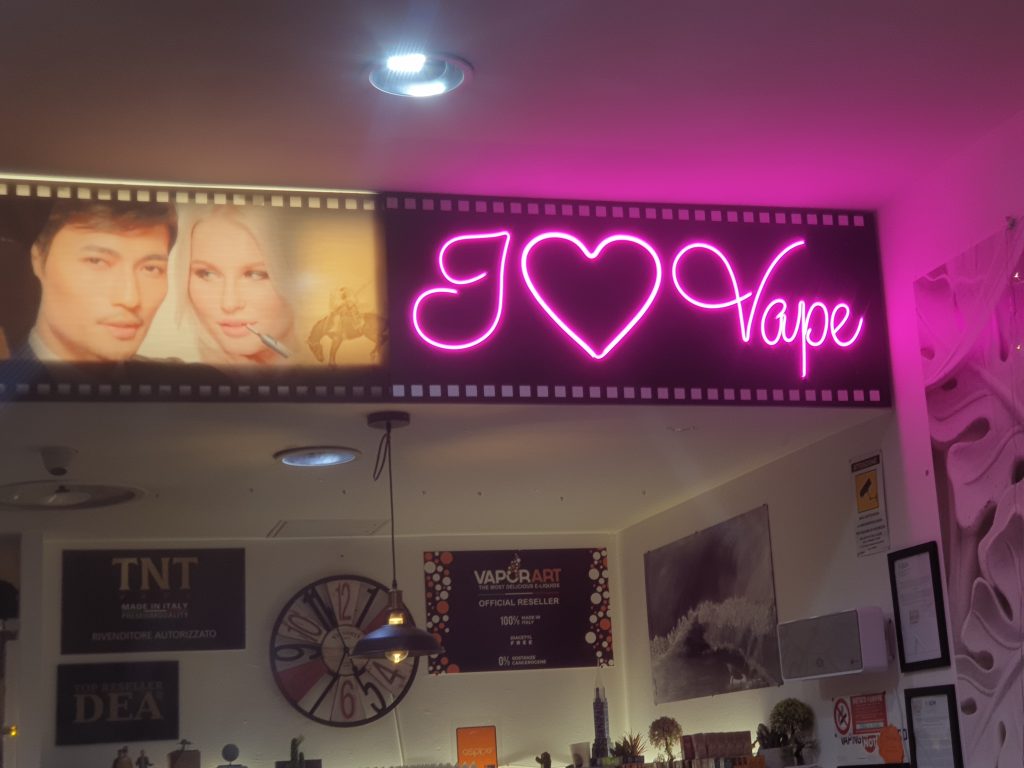 installazione insegna filo LED professionale